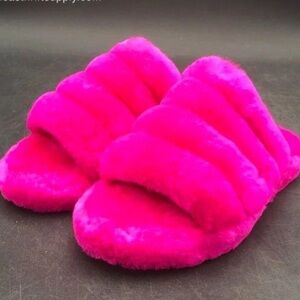 UGG Fluff Yeah Sz 5 Women’s Fuzzy HOT Pink Slippers. NWT. Brand new.